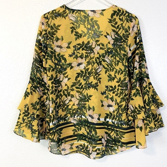 CAbi Floral Spring Scene Ruffle Bell Sleeve Blouse Size S - Picture 4 of 8